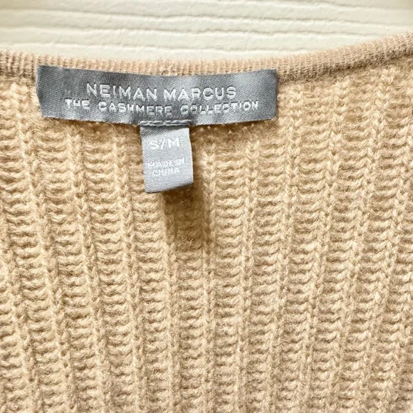 Neiman Marcus “Peachy Tan” Sweater Poncho with Pockets - Size S/M - Picture 5 of 6